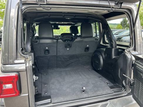 Used 2022 Jeep Wrangler Unlimited Sahara w/ Dual Top Group AWD/4WD image 12