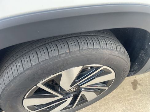 Used 2025 Volkswagen Atlas SE image 25