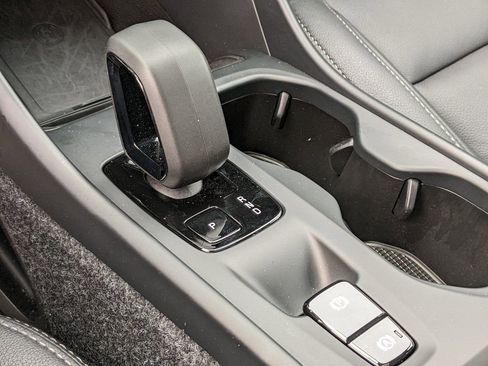 Certified 2025 Volvo XC40 B5 Core image 20