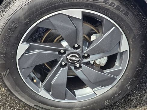 Used 2024 Nissan Rogue SV AWD/4WD image 7