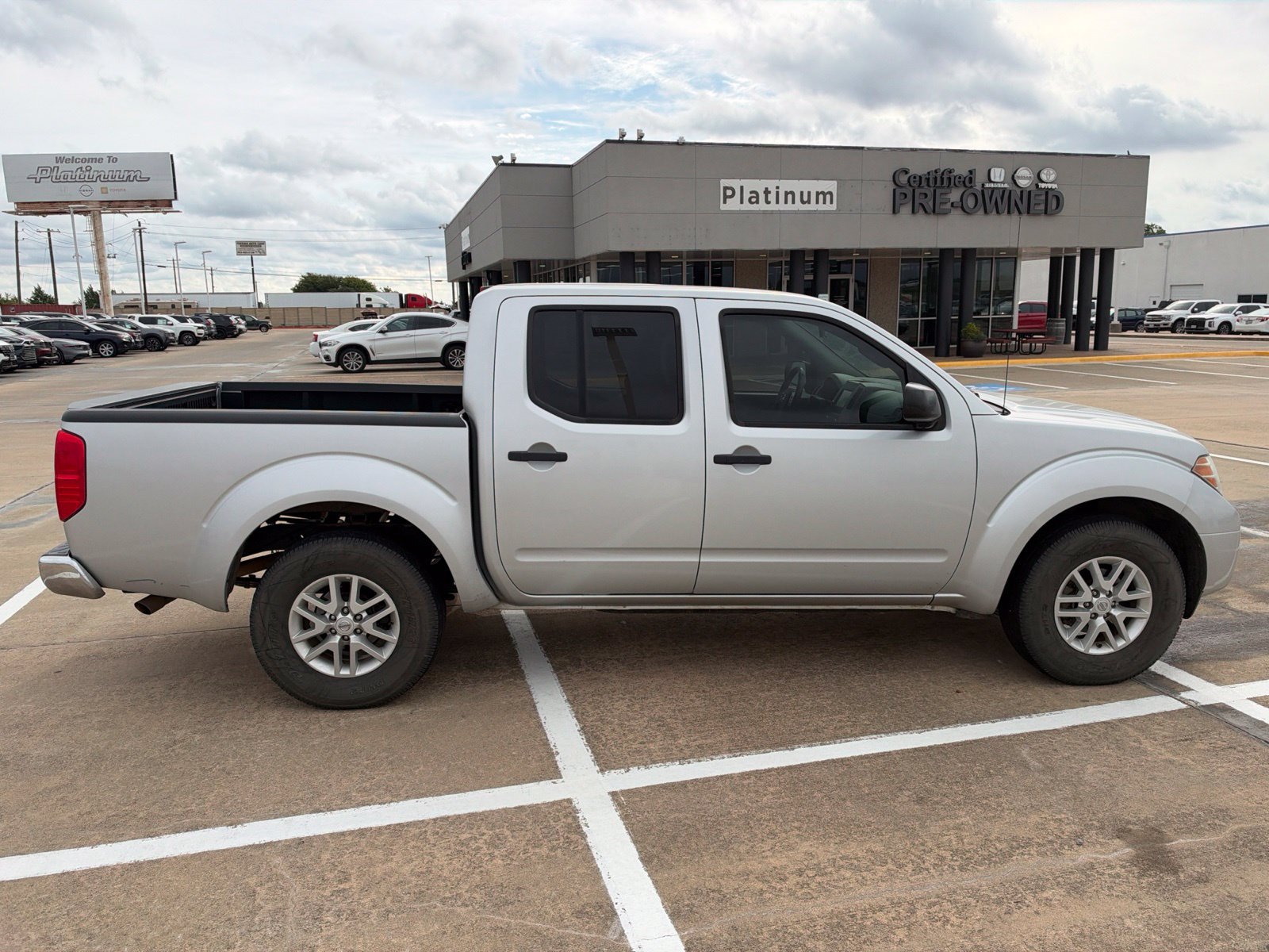 Used 2019 Nissan Frontier SV RWD image 8