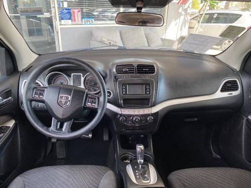 Used 2017 Dodge Journey SE w/ Flexible Seating Group image 27