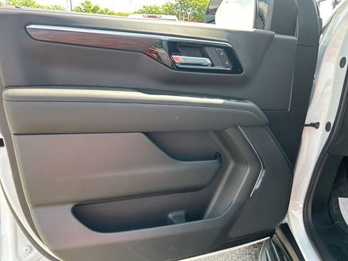 New 2026 Chevrolet Suburban LS w/ LS Custom Edition AWD/4WD image 11