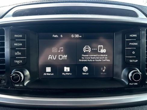 Used 2020 Kia Sorento LX image 14