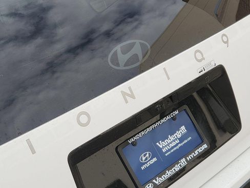 New 2026 Hyundai Ioniq 9 Calligraphy image 8