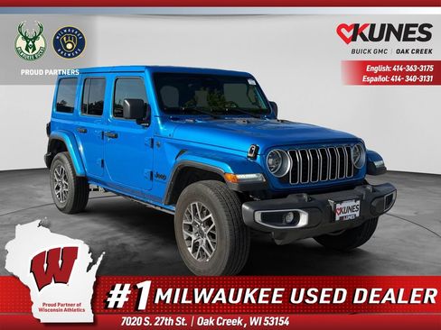 Used 2025 Jeep Wrangler Unlimited Sahara AWD/4WD image 1