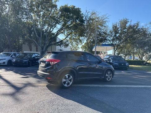 Used 2018 Honda HR-V LX image 6