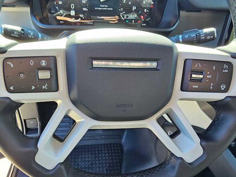 New 2024 Land Rover Defender 110 SE image 22