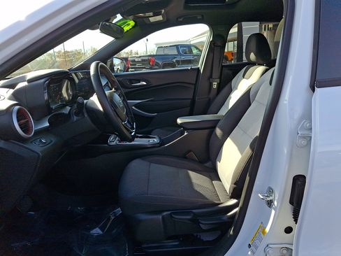 Certified 2025 Chevrolet Trax RS w/ Sunroof Package image 13