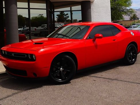 Used 2018 Dodge Challenger SXT RWD image 2