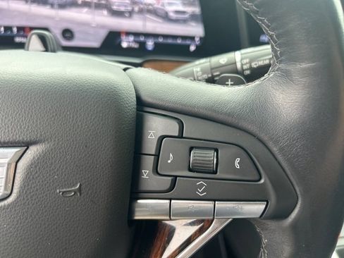 Used 2022 Cadillac Escalade Premium Luxury image 12