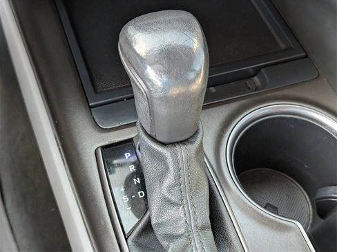 Used 2023 Toyota Camry SE image 25