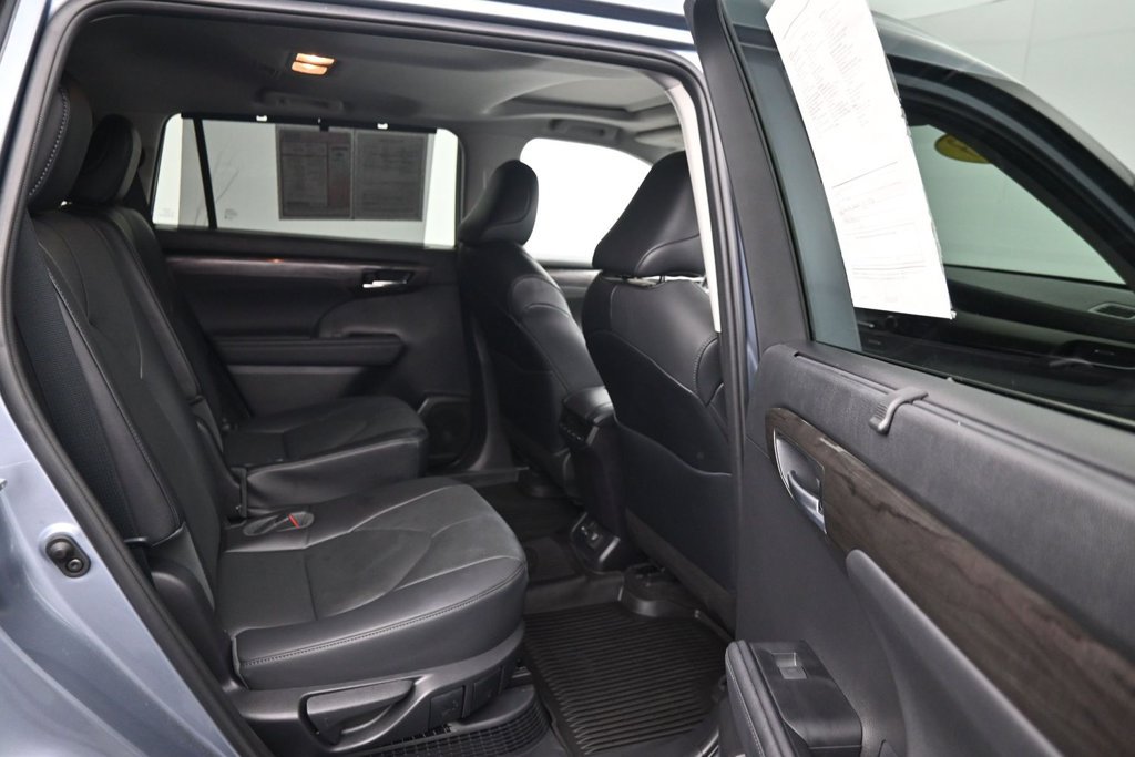 Used 2023 Toyota Highlander Limited AWD/4WD image 12
