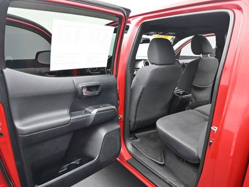 Used 2016 Toyota Tacoma TRD Off-Road w/ Premium & Technology Package image 16