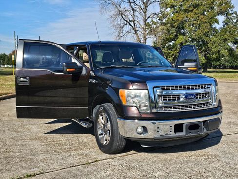 Used 2014 Ford F150 XLT w/ XLT Chrome Package image 11
