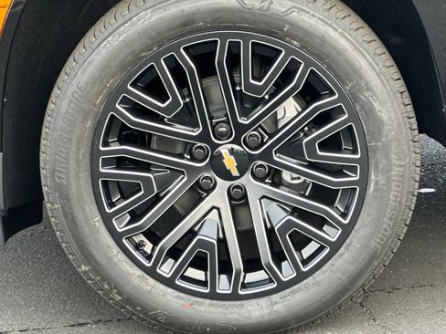 New 2026 Chevrolet Suburban High Country AWD/4WD image 32