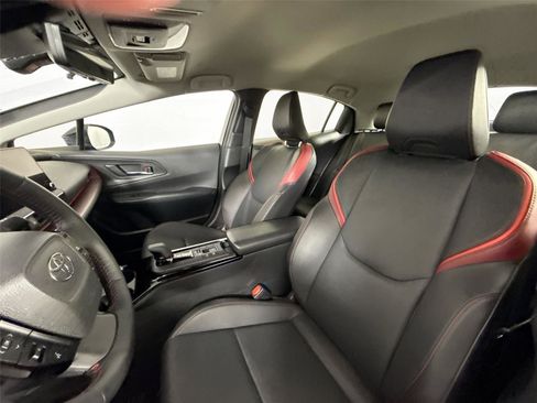 Used 2025 Toyota Prius Plug-In Hybrid image 3