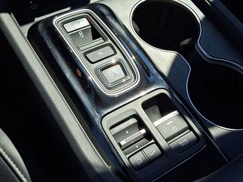 Used 2024 Honda Pilot Touring image 19
