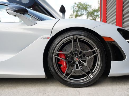 Used 2018 McLaren 720S RWD image 16