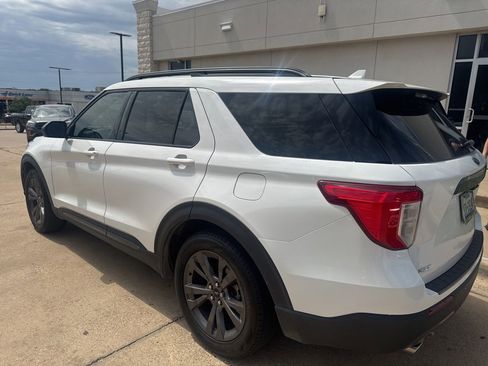 Used 2021 Ford Explorer XLT w/ Equipment Group 202A RWD image 6