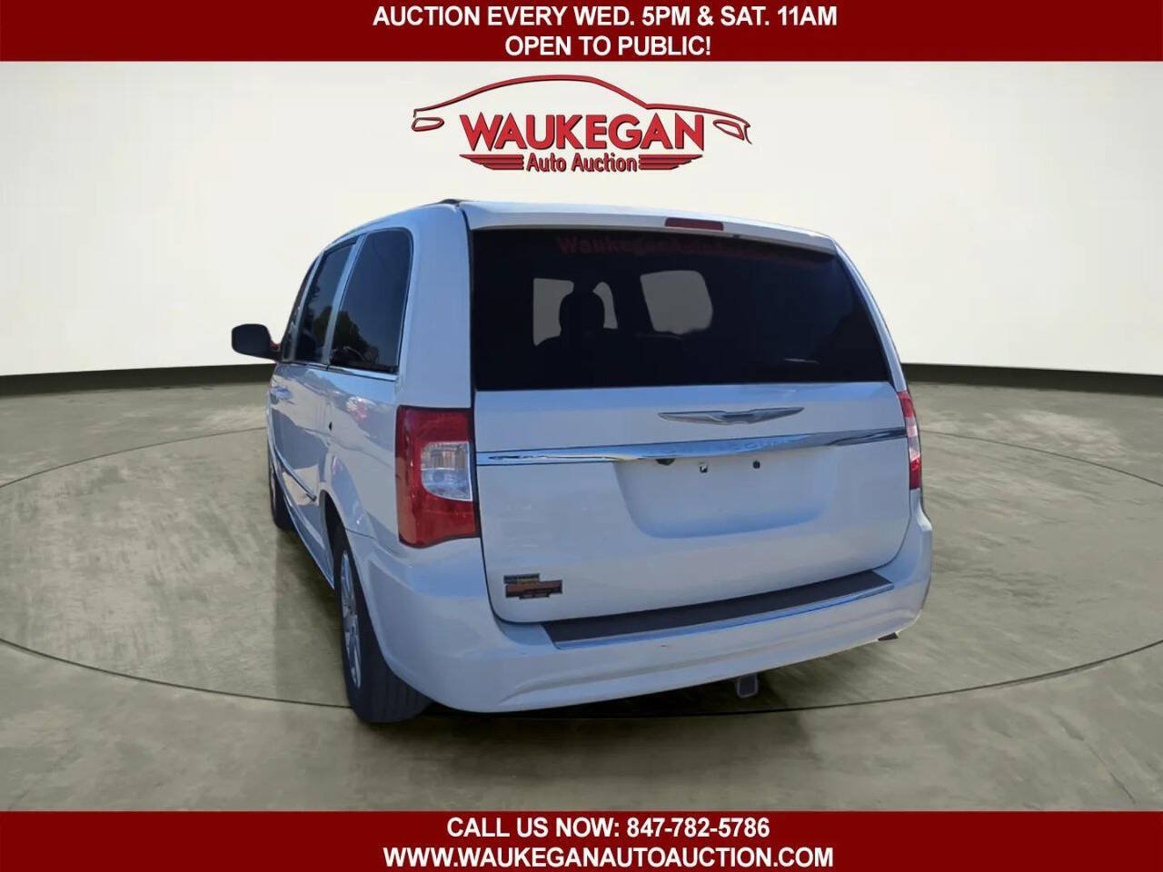 Used 2016 Chrysler Town & Country Touring FWD image 5