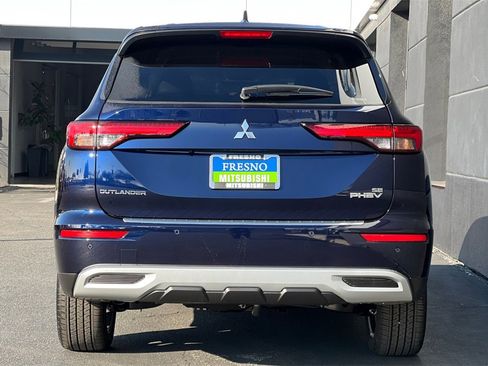 New 2025 Mitsubishi Outlander SE image 6