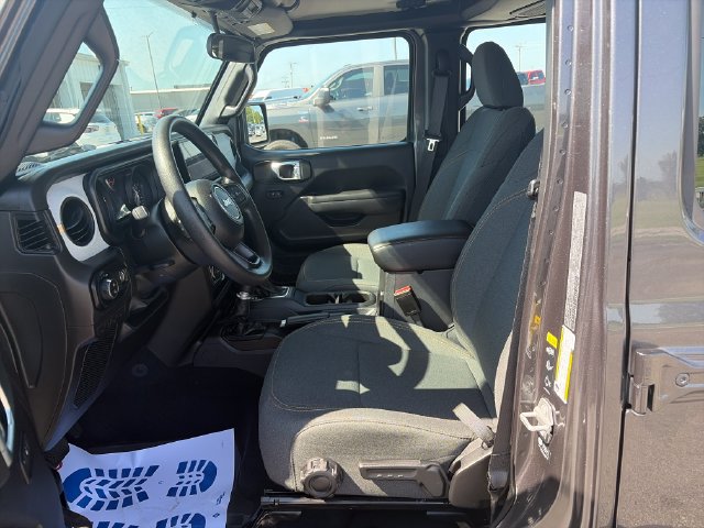 Certified 2025 Jeep Gladiator Sport AWD/4WD image 10