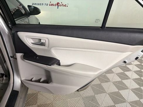 Used 2016 Toyota Camry XLE FWD image 33