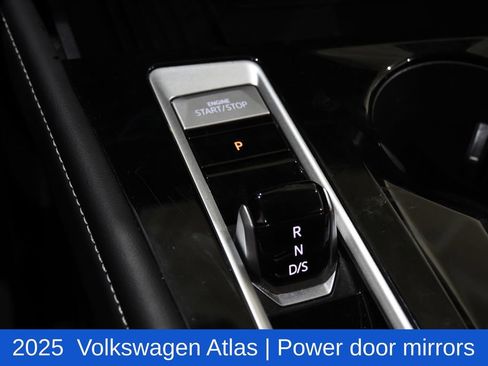 Used 2025 Volkswagen Atlas SE image 22