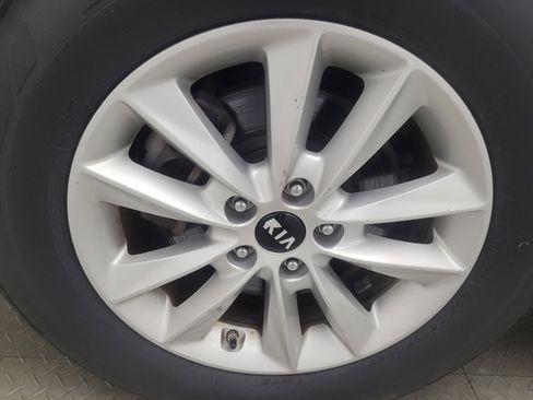 Used 2019 Kia Sorento LX w/ LX Convenience Package image 31