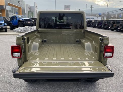 New 2025 Jeep Gladiator Sport image 5