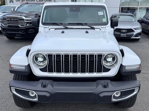 Used 2025 Jeep Wrangler Unlimited Sahara AWD/4WD image 2