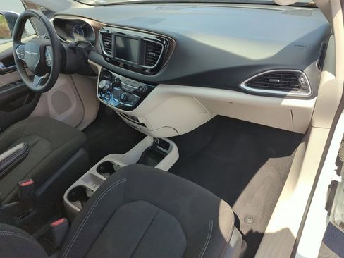 Used 2023 Chrysler Voyager LX FWD image 18
