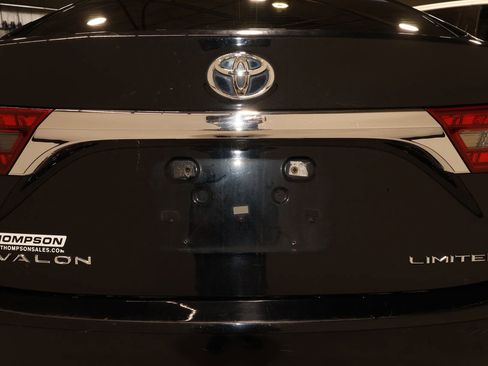 Used 2016 Toyota Avalon Limited w/ Toyota Safety Sense Package FWD image 23
