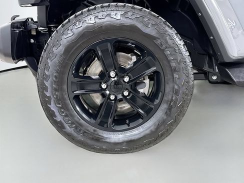 Used 2023 Jeep Wrangler Unlimited Sahara AWD/4WD image 32