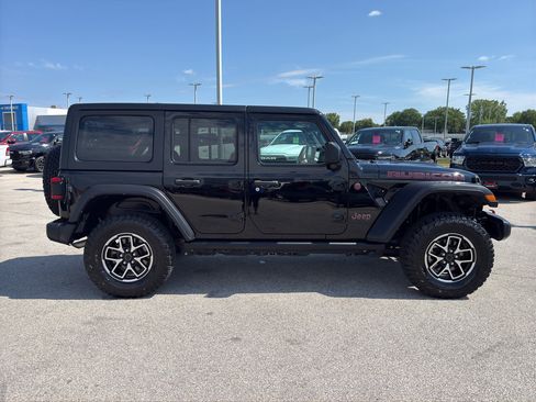 Used 2024 Jeep Wrangler Unlimited Rubicon w/ Technology Group AWD/4WD image 4