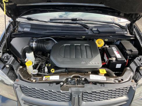 Used 2017 Dodge Grand Caravan SE FWD image 21