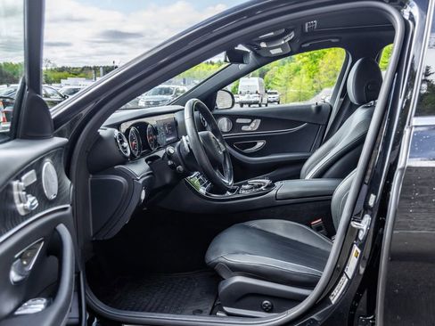 Used 2017 Mercedes-Benz E 300 4MATIC image 28