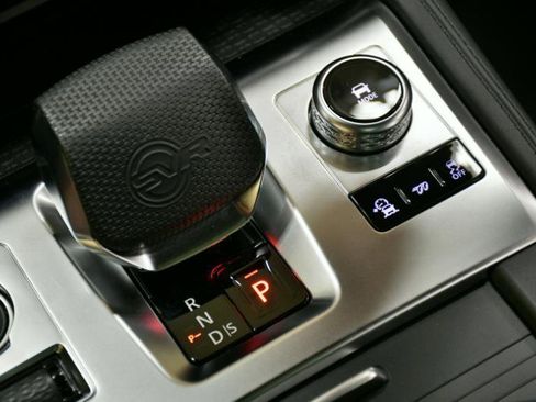 Used 2023 Jaguar F-PACE SVR AWD/4WD image 37