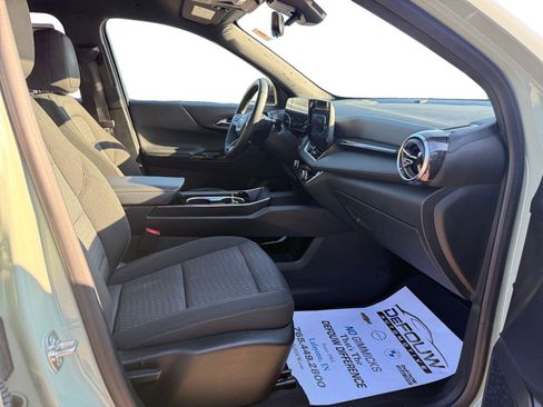 Used 2025 Chevrolet Equinox LT w/ Safety and Technology Package FWD image 26