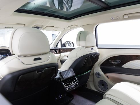 New 2025 Bentley Bentayga Extended Wheelbase image 29