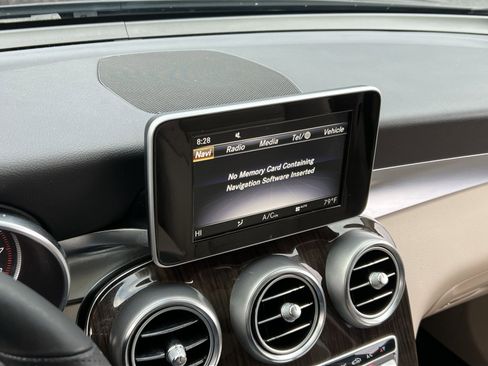 Used 2019 Mercedes-Benz GLC 300 4MATIC image 18