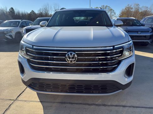 New 2026 Volkswagen Atlas SE FWD image 2