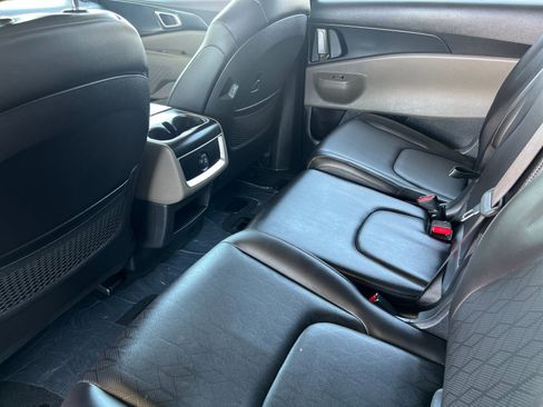 Used 2026 Kia Carnival FWD image 12