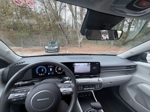 Used 2025 Hyundai Kona SEL image 33