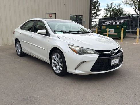Used 2015 Toyota Camry XSE w/ Moonroof Package FWD image 3