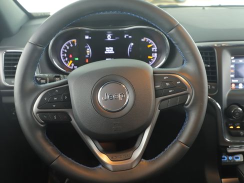 Used 2019 Jeep Grand Cherokee Laredo image 19