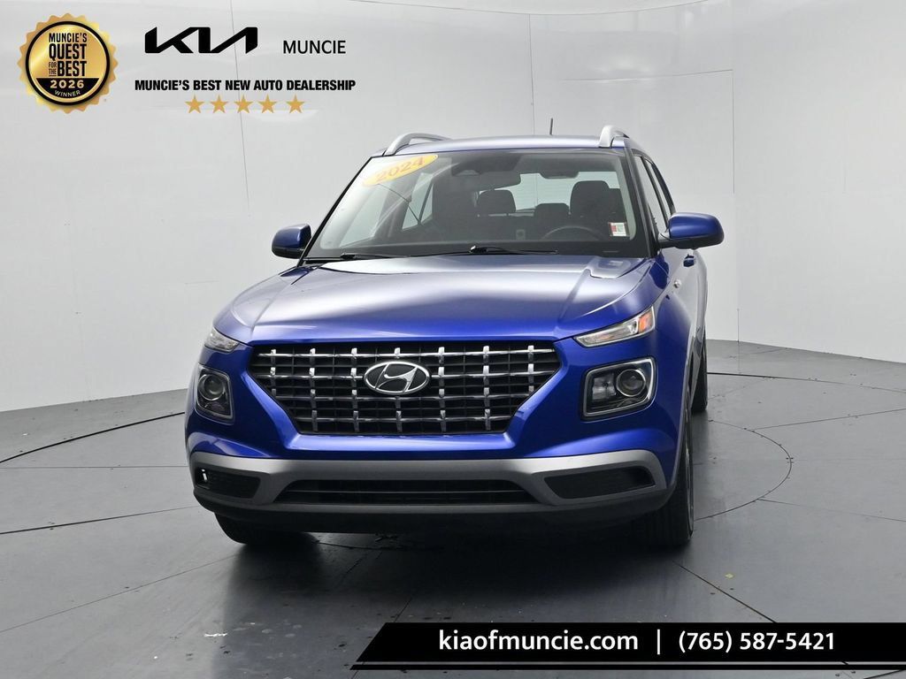 Used 2024 Hyundai Venue SEL FWD image 3