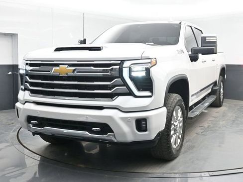 Used 2025 Chevrolet Silverado 2500 High Country w/ Technology Package AWD/4WD image 10