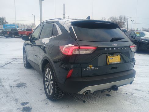 Certified 2022 Ford Escape Titanium w/ Class II Trailer Tow Package image 7